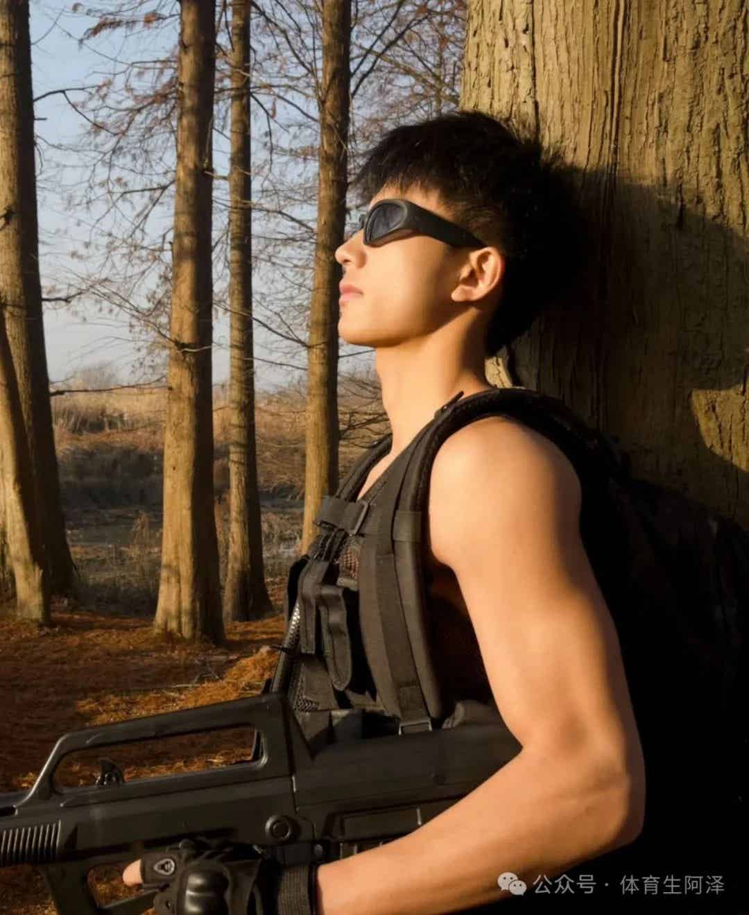 图片[6]-185cm乡下糙汉体育生男主，黑皮猛1持久打桩.....-小蓝短视频