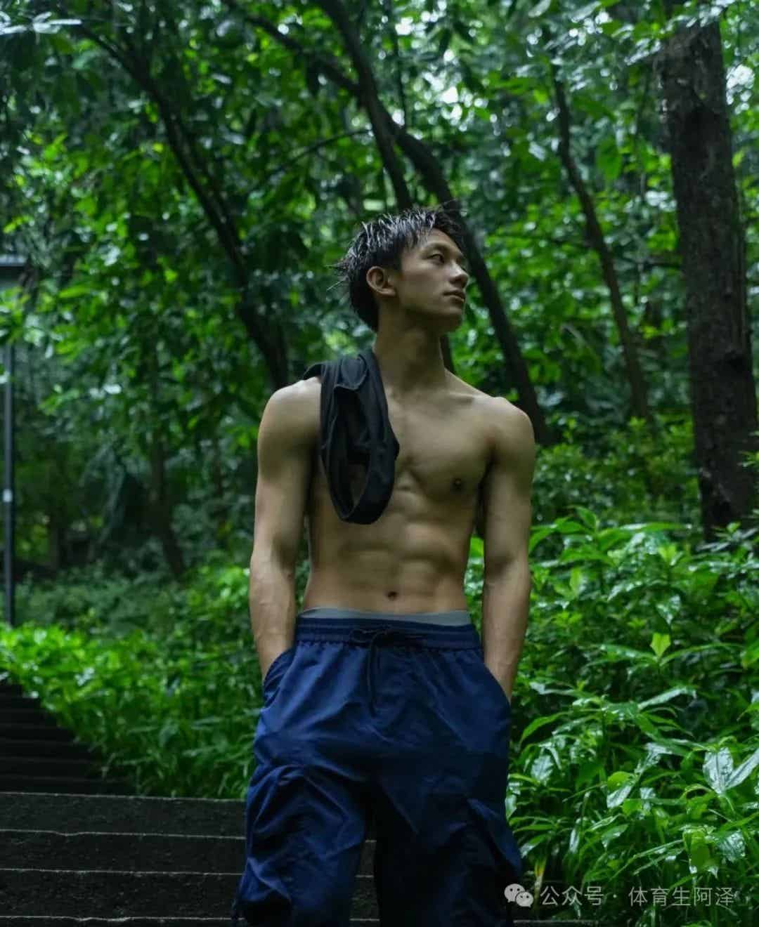 图片[16]-185cm乡下糙汉体育生男主，黑皮猛1持久打桩.....-小蓝短视频