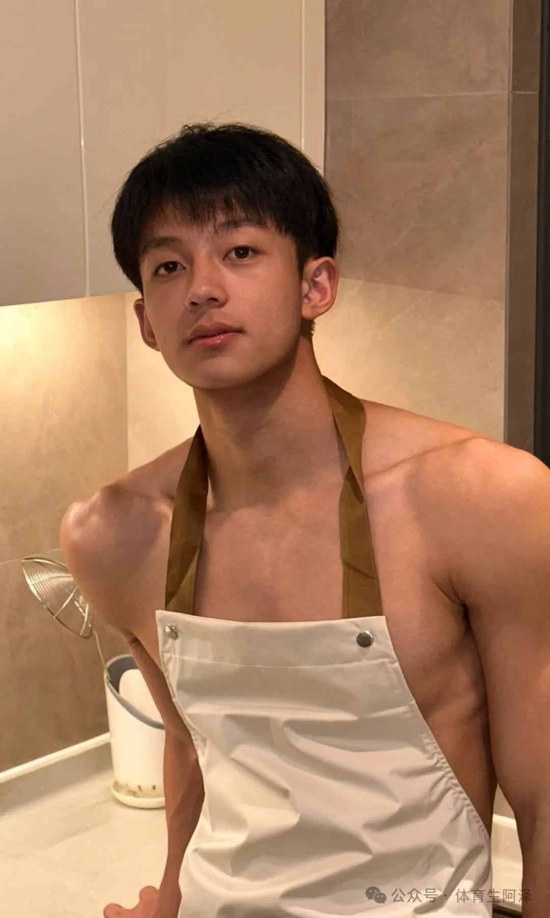 图片[20]-185cm乡下糙汉体育生男主，黑皮猛1持久打桩.....-小蓝短视频