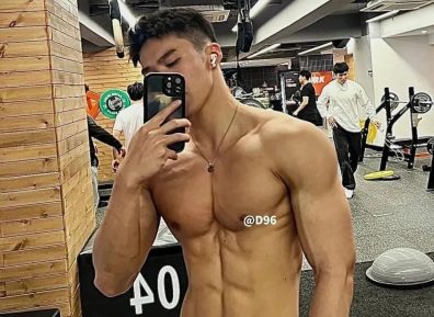 183cm浙江黑皮筋肉小哥，倒三角狼狗腰这身材你爱了吗