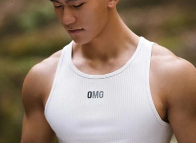 山里体训的黑皮腹肌体育生，身材太哇塞了!