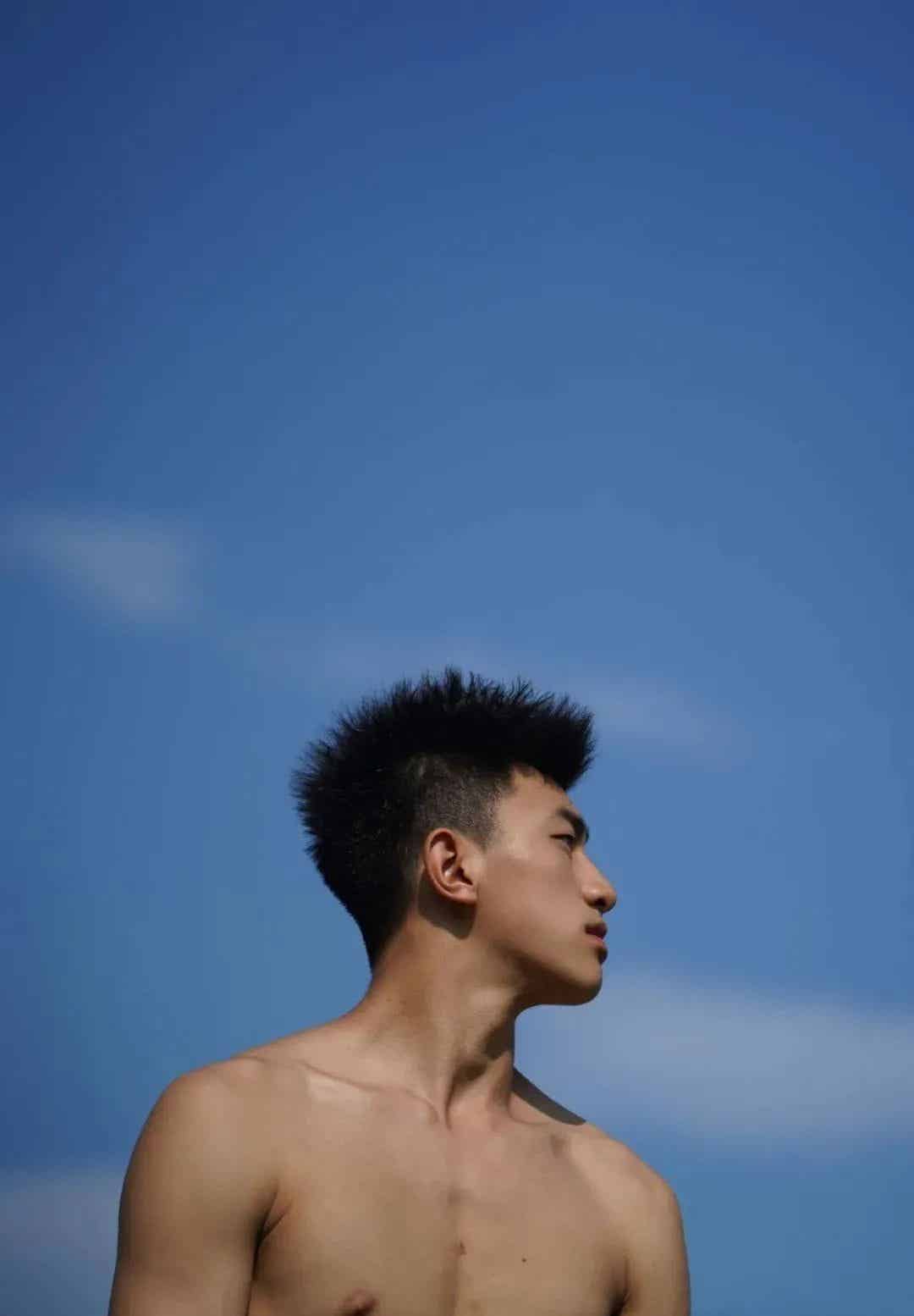 图片[12]-黑皮弟弟穿高弹裤训练实拍，网友：体育生天花板！-小蓝短视频