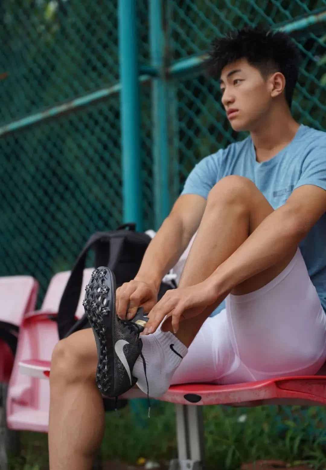 图片[17]-黑皮弟弟穿高弹裤训练实拍，网友：体育生天花板！-小蓝短视频