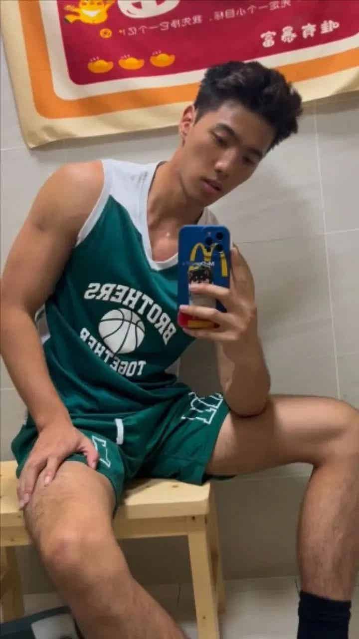 图片[6]-肌肉黑皮体育系男大，这到底是谁在谈啊？！-小蓝短视频