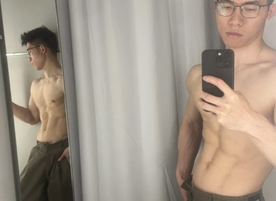 闷骚体育生在餐厅秀腹肌火出圈了……