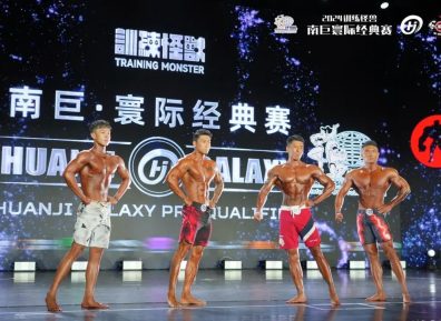 前滑冰运动员变身肌肉顶流!胸肌夹核桃+腹肌搓衣板