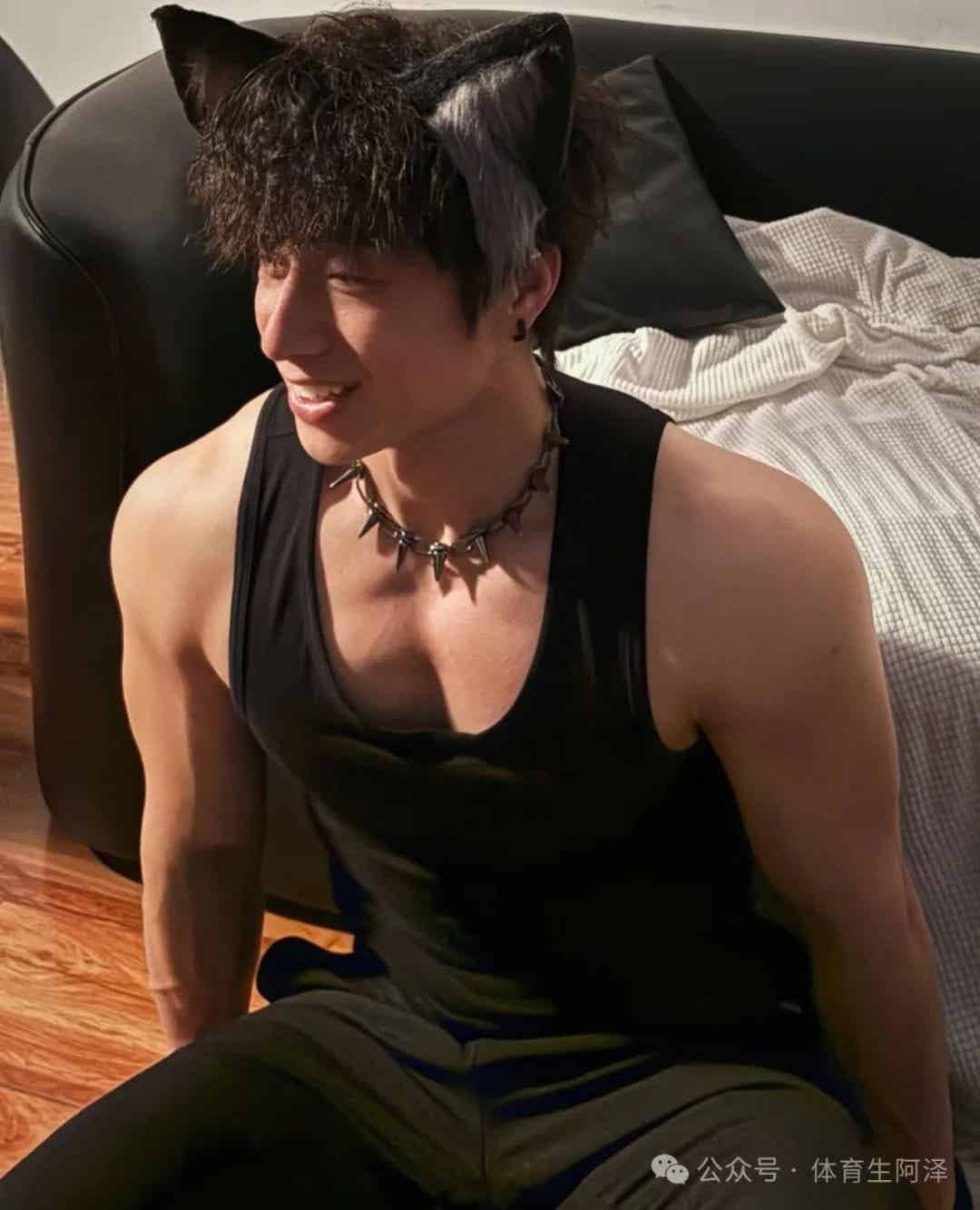 图片[5]-185cm粗腿健身男大，饱满胸肌太诱人，网友辣评：比我屁股还大.....-小蓝短视频