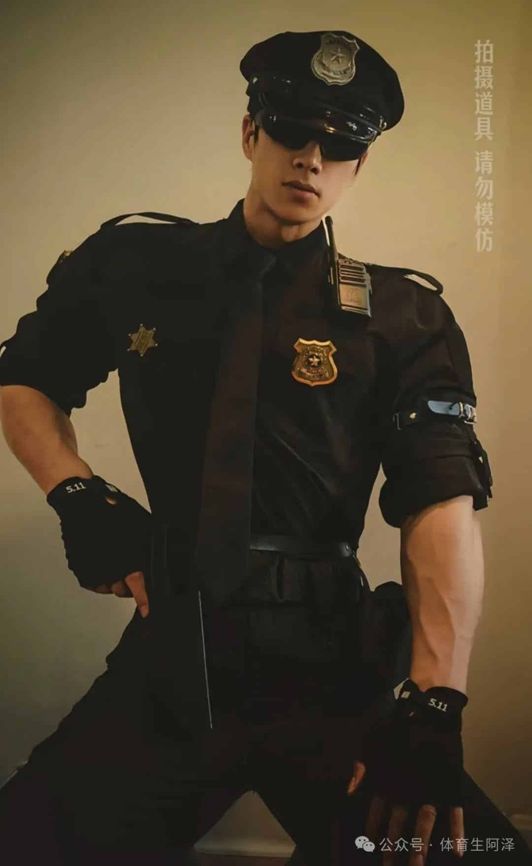 图片[9]-185cm粗腿健身男大，饱满胸肌太诱人，网友辣评：比我屁股还大.....-小蓝短视频