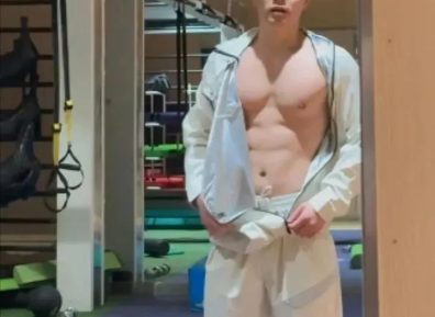 穿暴汗服的肌肉壮男,人夫感拿捏!