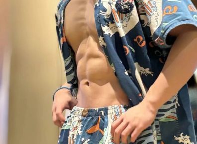 汗蒸房体育生,这腹肌好绝!