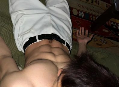 云南肌肉男神刷屏,城市野性写真让网友集体缺氧!