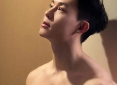 泳池宽肩窄腰肌肉帅哥,夏天让腹肌先行!
