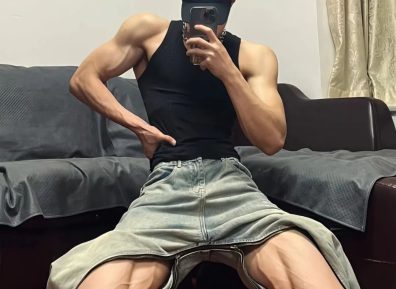 山东体院黑皮高弹体育生，人形打桩机，1s属性满满.......