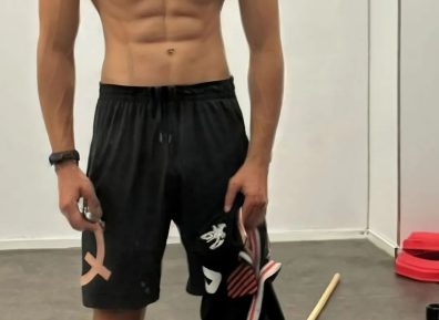 清华大学体育生长什么样？黑皮小腹肌满意吗？