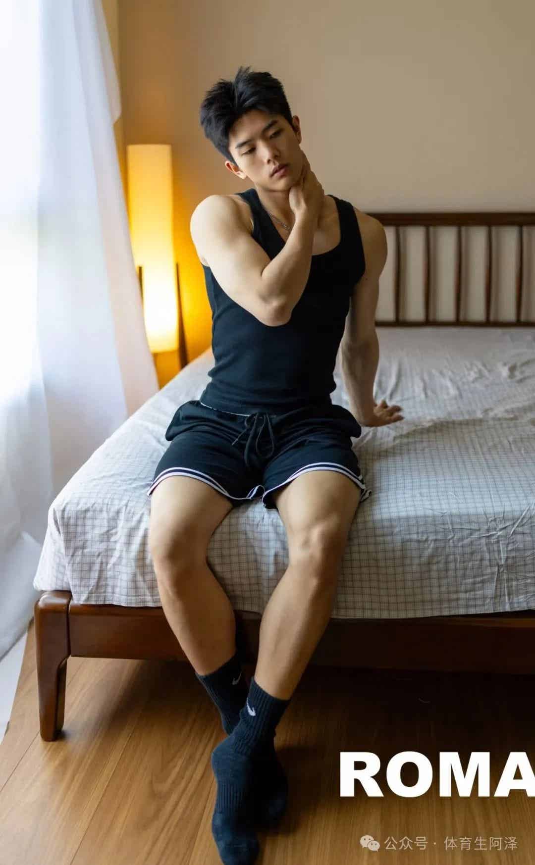 图片[4]-188cm极品黑皮体育生，因一张肌肉写真爆火全网，超百万关注......-小蓝短视频