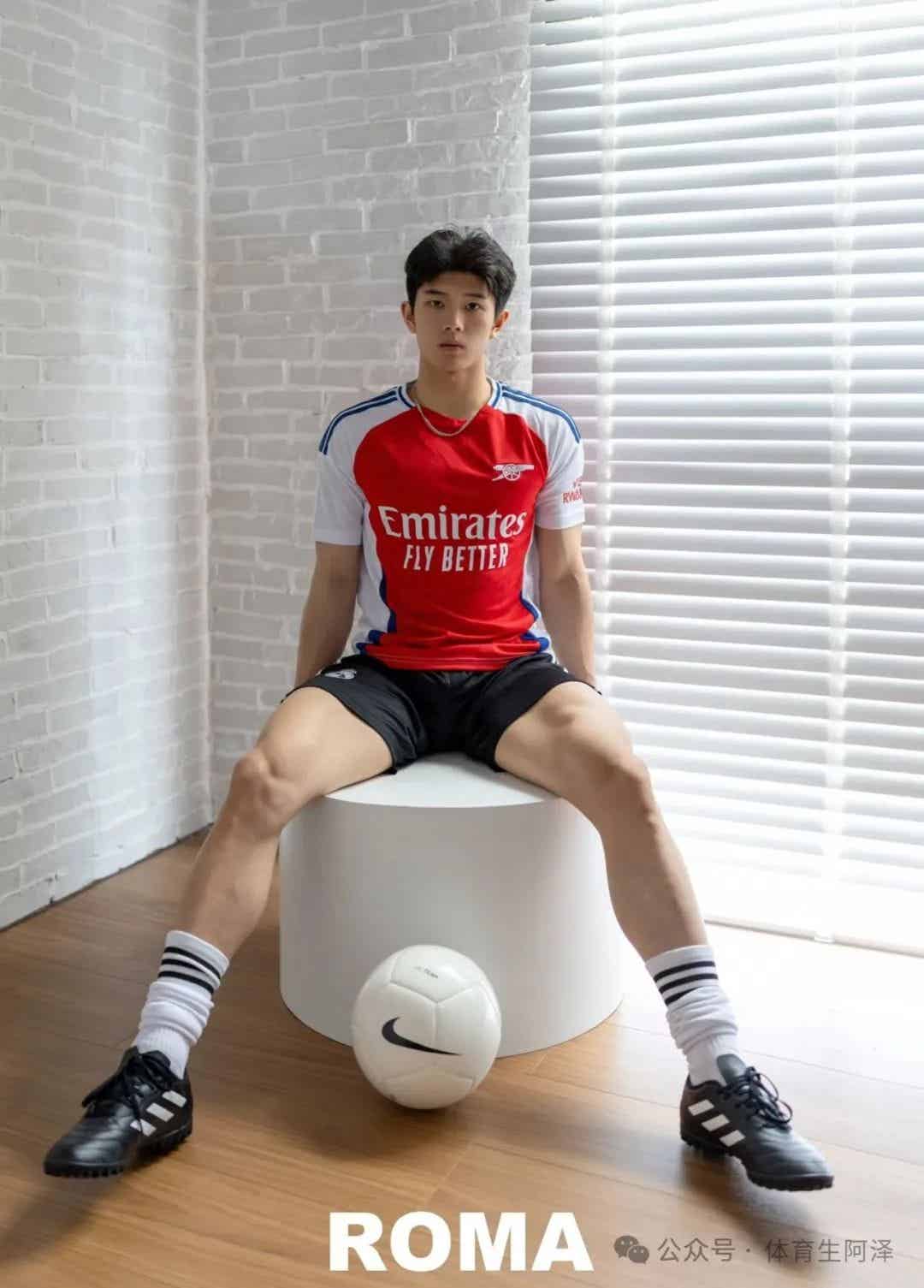 图片[5]-188cm极品黑皮体育生，因一张肌肉写真爆火全网，超百万关注......-小蓝短视频