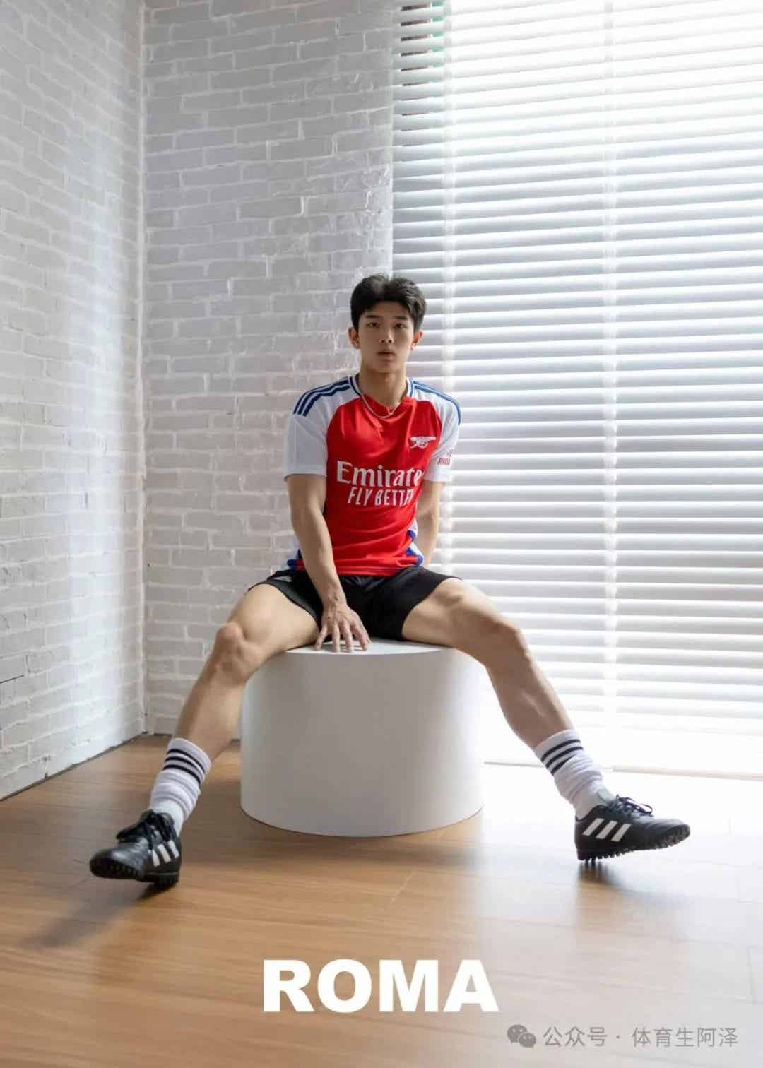 图片[6]-188cm极品黑皮体育生，因一张肌肉写真爆火全网，超百万关注......-小蓝短视频