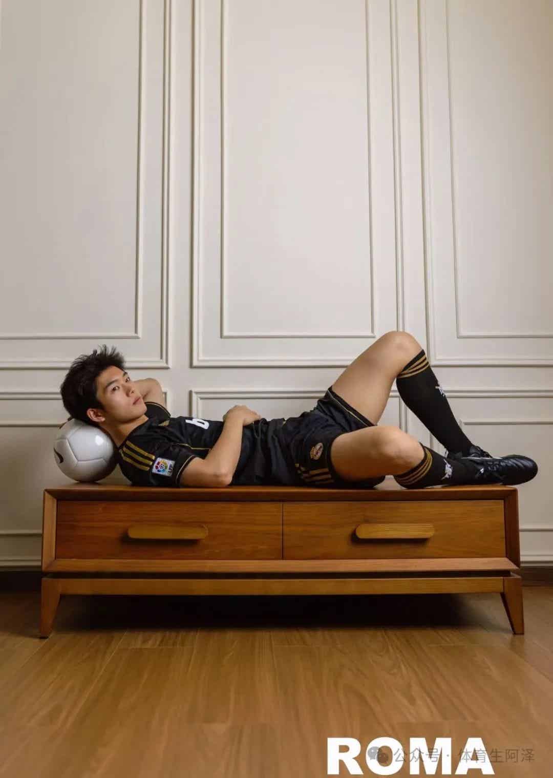 图片[12]-188cm极品黑皮体育生，因一张肌肉写真爆火全网，超百万关注......-小蓝短视频