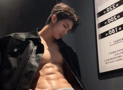 广东185cm肌肉帅模特，这腹肌谁看了不心动！