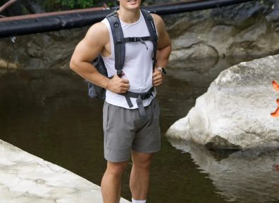 荷尔蒙运动肌肉博主网红，写真秀结实身材，发面胸棋盘腹还有榔头肩，这身材比例太有型了