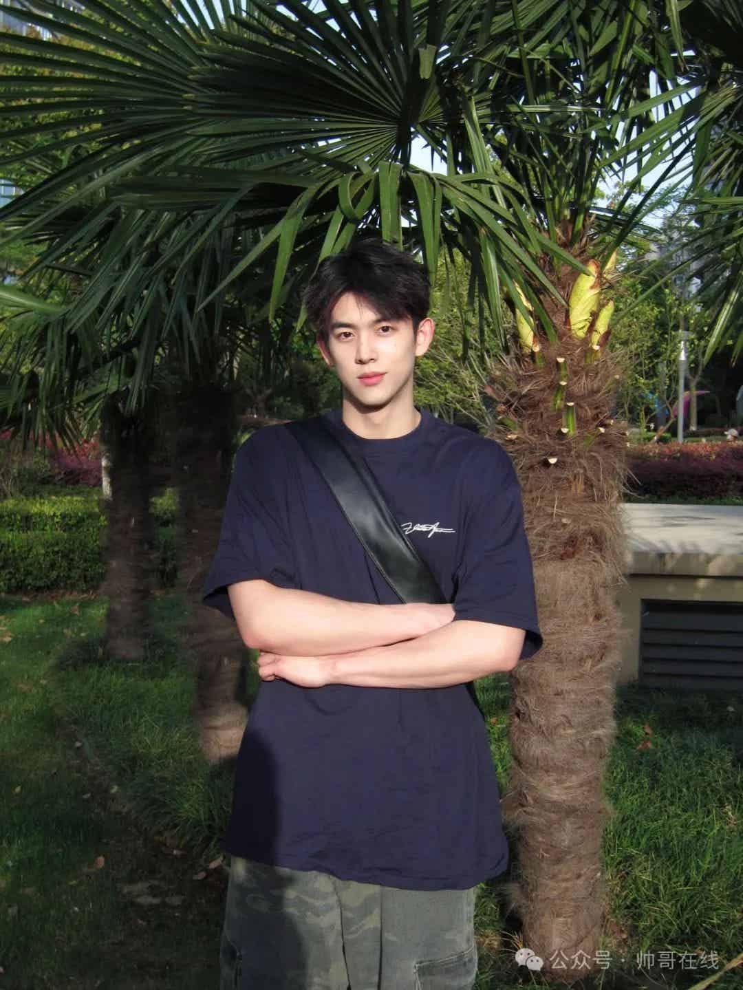 图片[6]-清爽高颜值男大小哥，阳光分你一半！-小蓝短视频