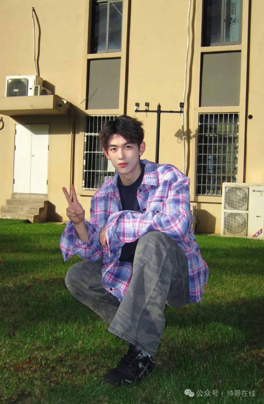 图片[7]-清爽高颜值男大小哥，阳光分你一半！-小蓝短视频