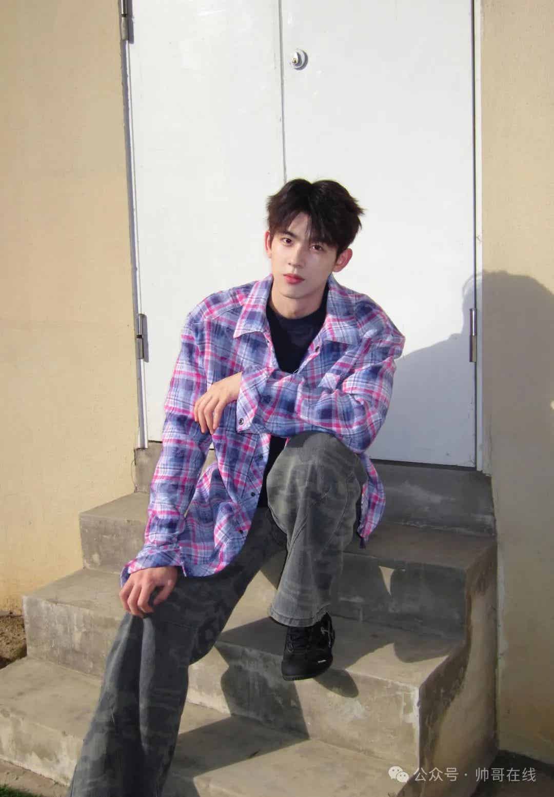 图片[8]-清爽高颜值男大小哥，阳光分你一半！-小蓝短视频