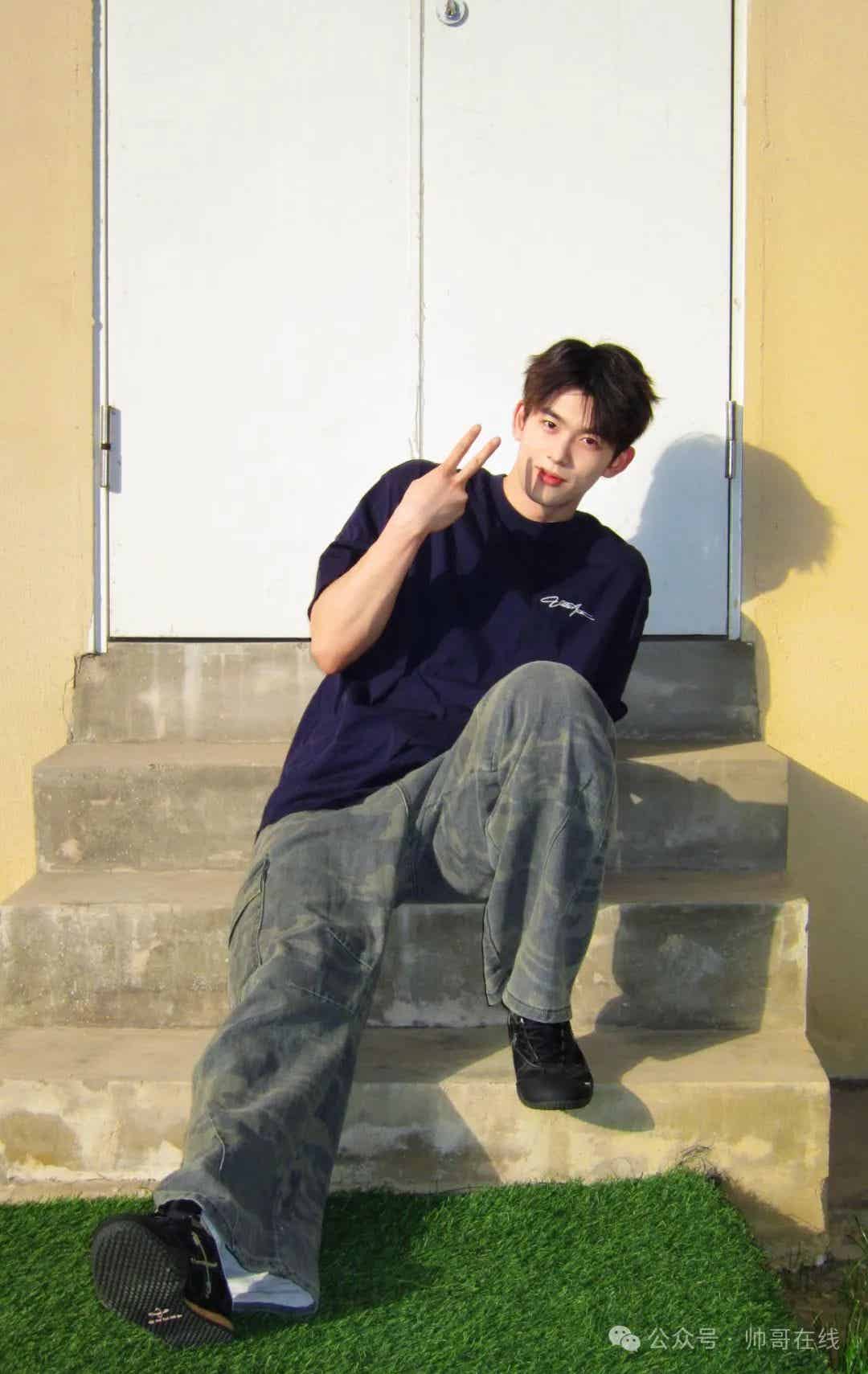 图片[9]-清爽高颜值男大小哥，阳光分你一半！-小蓝短视频