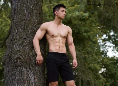 李现同款颜值太平洋宽肩，这身材撩得人心痒痒！