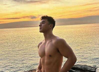 黑皮肌肉健身帅哥，这是夏天的颜色吗？