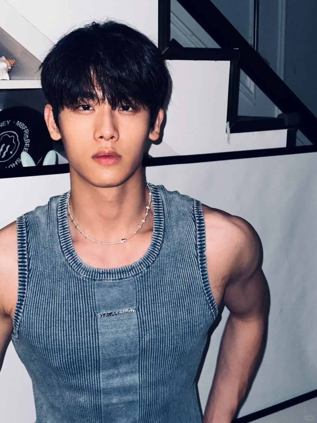 图片[10]-黑皮精瘦型男，时尚穿搭博主-小蓝短视频