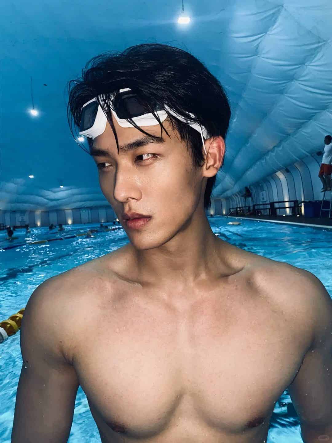 图片[13]-黑皮精瘦型男，时尚穿搭博主-小蓝短视频