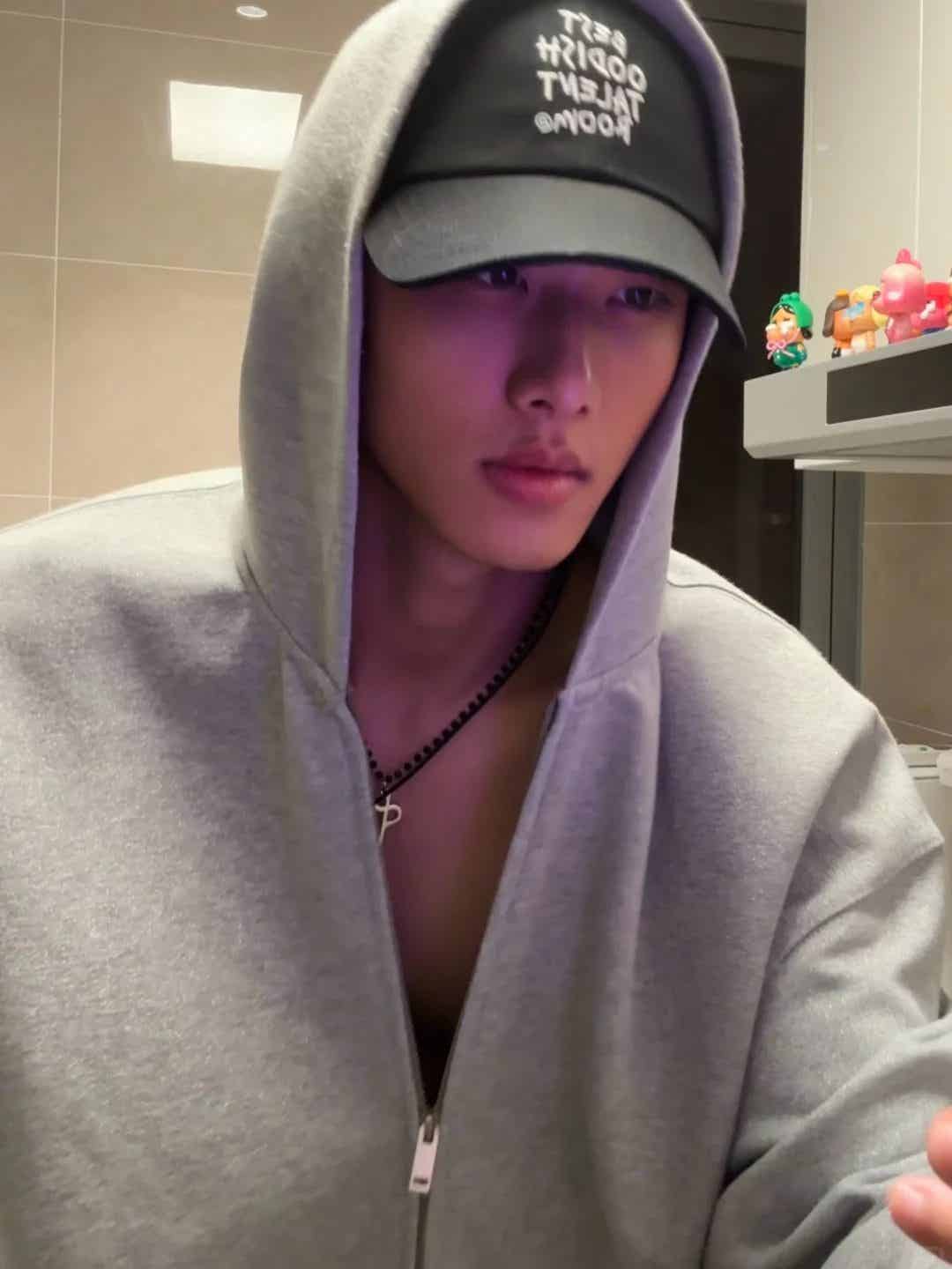 图片[18]-黑皮精瘦型男，时尚穿搭博主-小蓝短视频