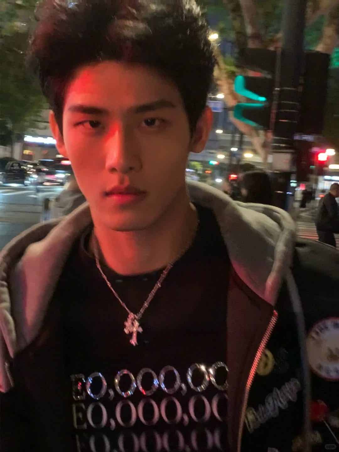 图片[19]-黑皮精瘦型男，时尚穿搭博主-小蓝短视频