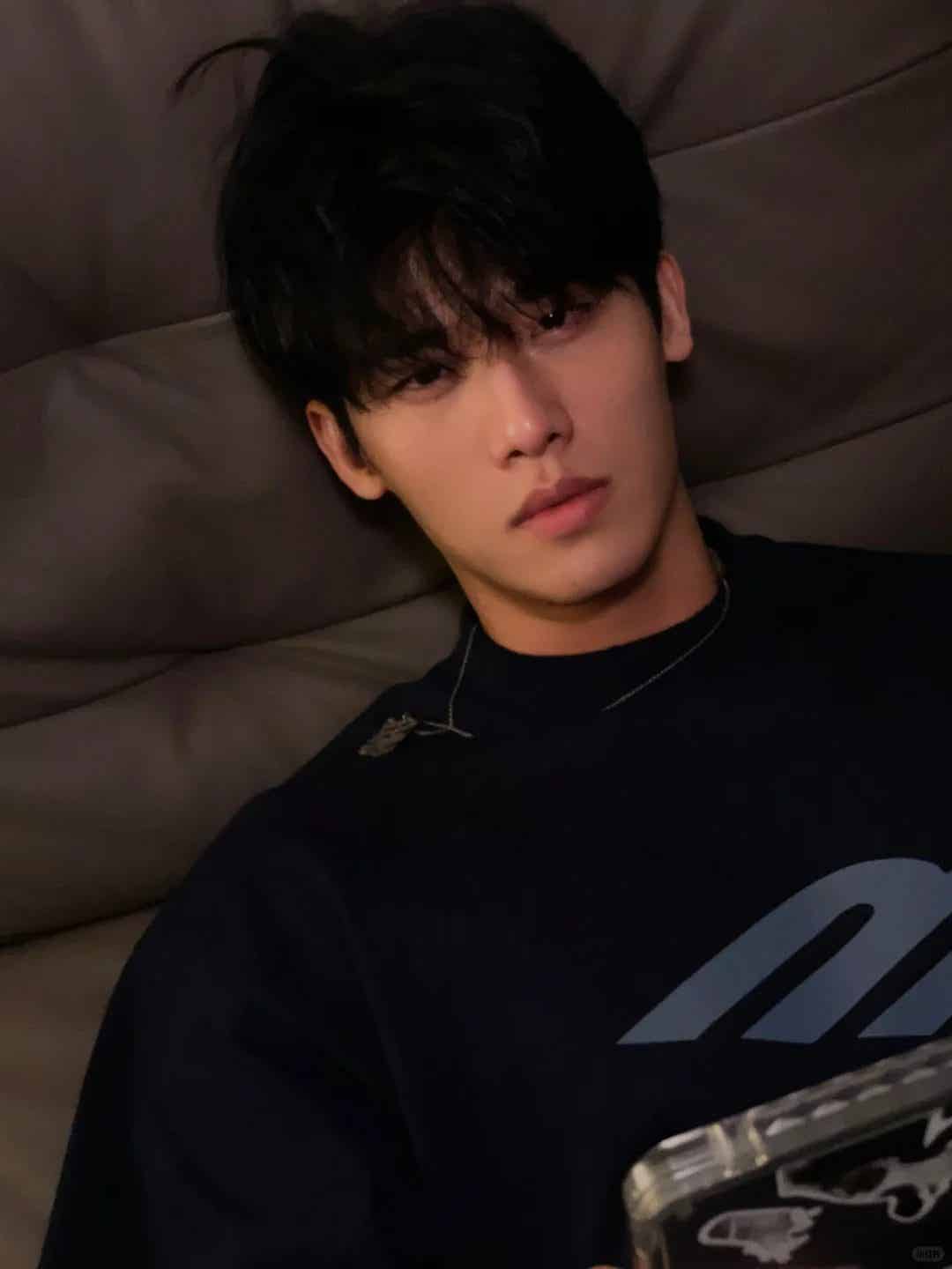 图片[22]-黑皮精瘦型男，时尚穿搭博主-小蓝短视频