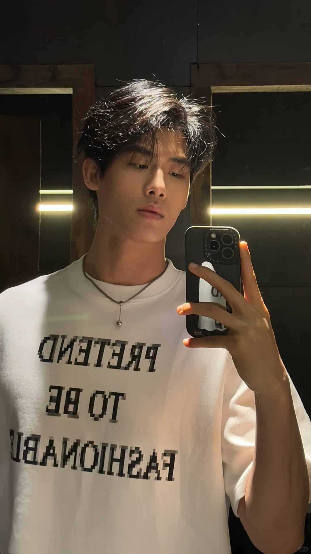 图片[23]-黑皮精瘦型男，时尚穿搭博主-小蓝短视频