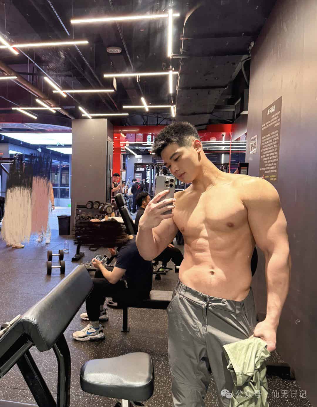 图片[1]-憨熊系体育生！私下还有这一面……-小蓝短视频