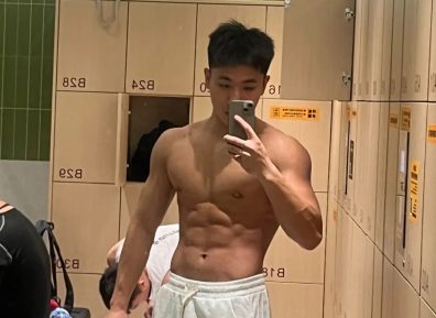 黑皮腹肌男大体育生，这身材会便宜了谁？