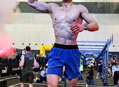 肌肉拉丝的健身帅哥，做你的跑步搭子如何？