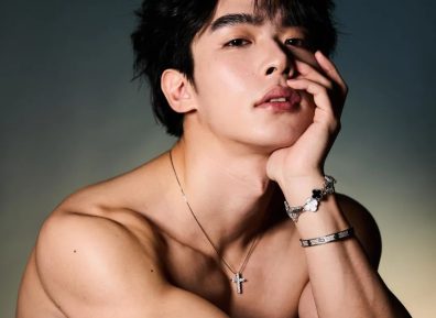 宽肩窄腰腹肌健身帅哥，好漂亮的身子！