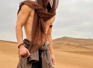 185腹肌翘臀小狼狗，黑皮紧身衣健身，诱惑满满.....