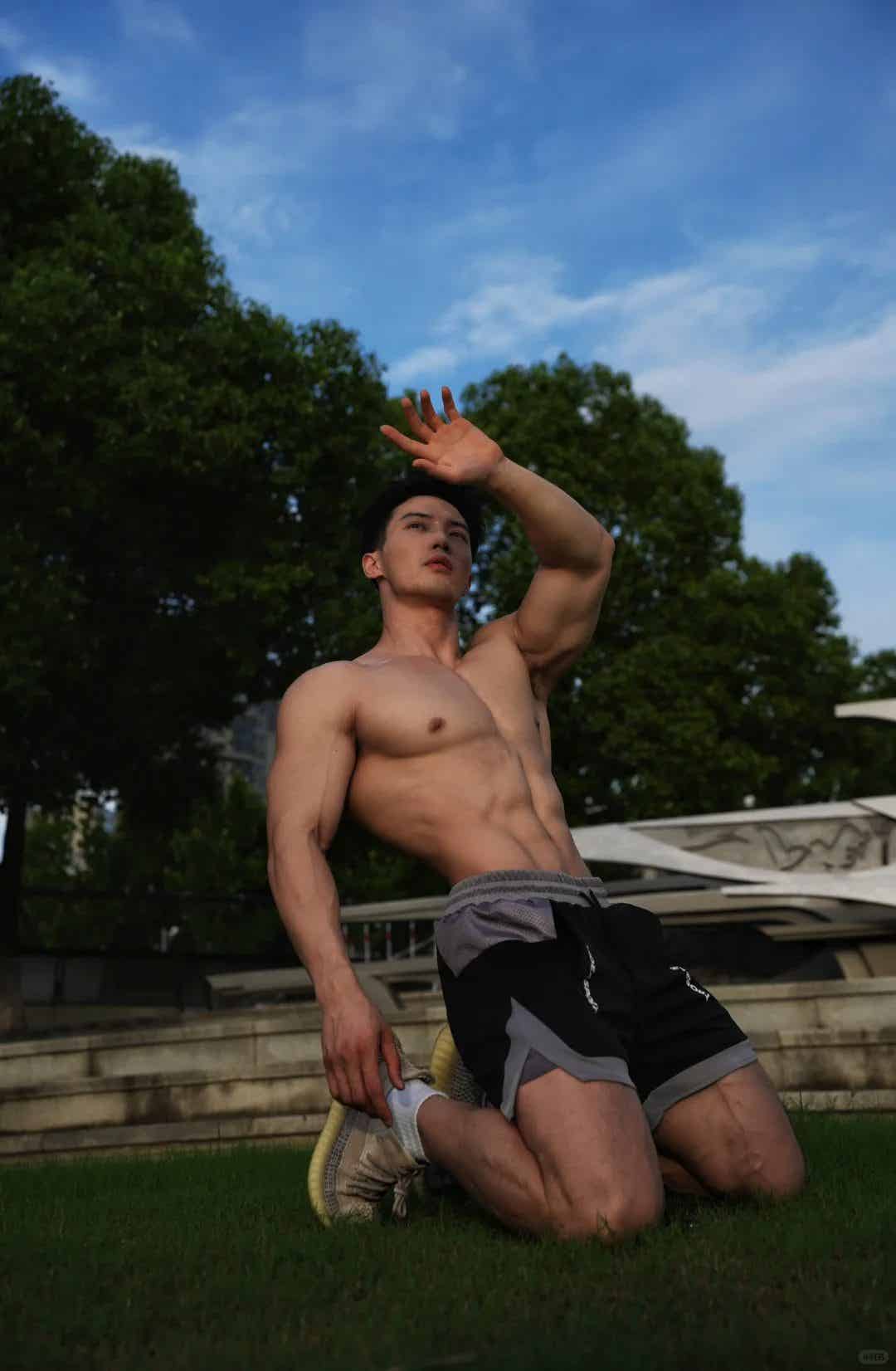 图片[7]-越变越帅的大肌健体模特-小蓝短视频