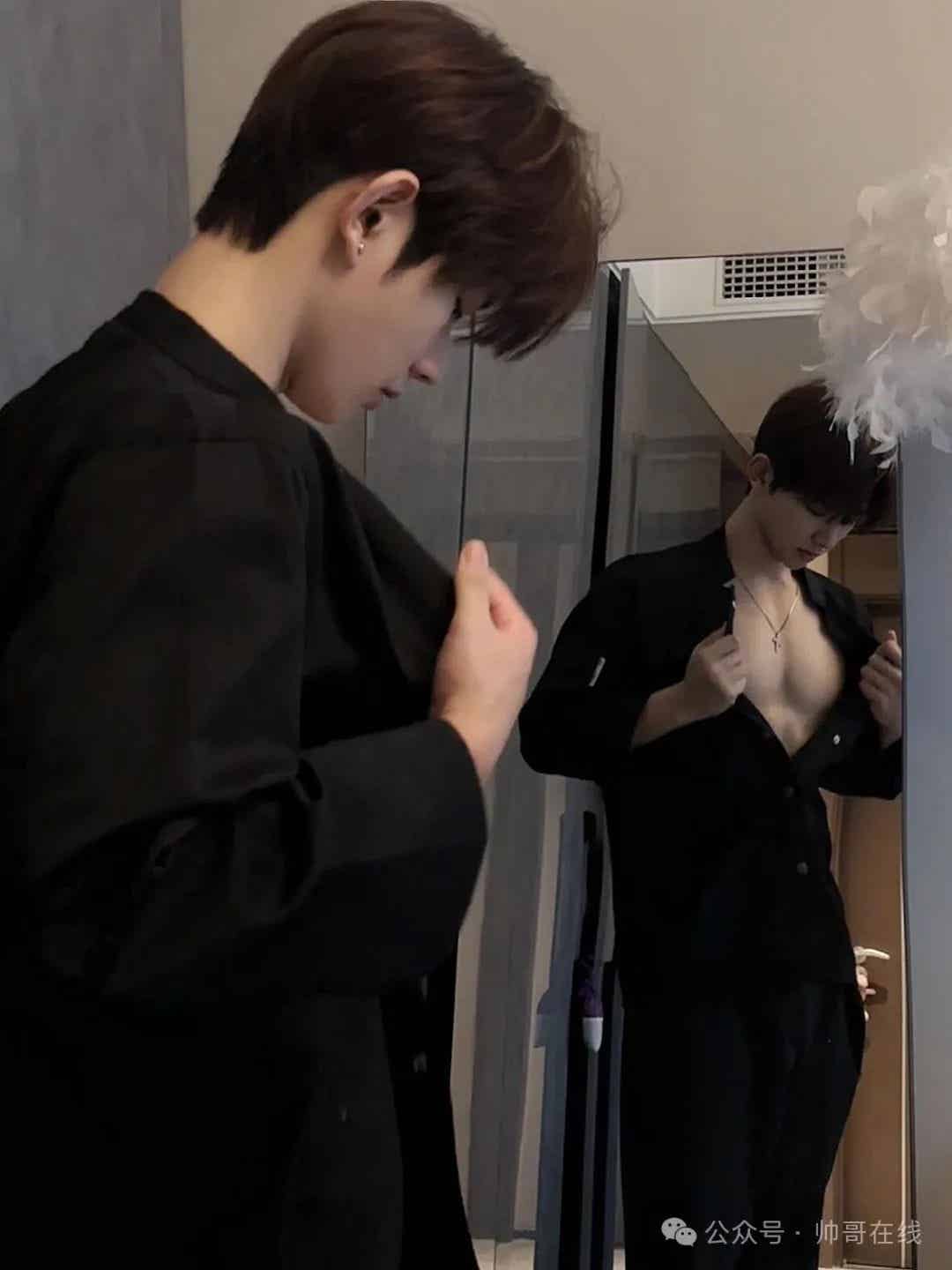 图片[1]-185CM奶狗脸薄肌小帅哥，奶fufu的太可了吧！-小蓝短视频