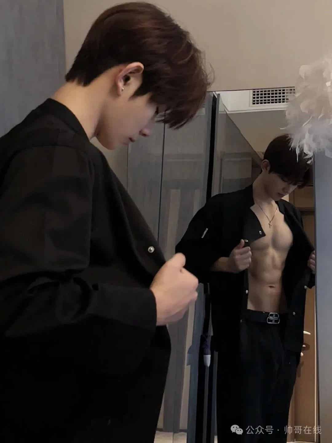 图片[2]-185CM奶狗脸薄肌小帅哥，奶fufu的太可了吧！-小蓝短视频