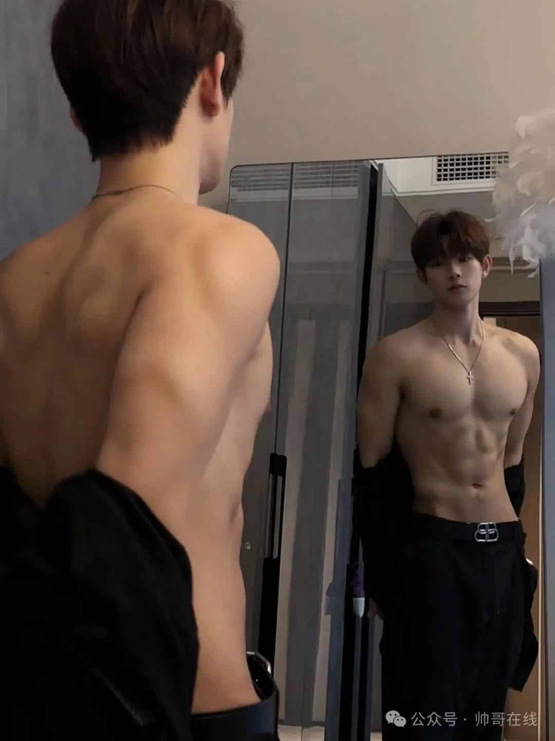 图片[3]-185CM奶狗脸薄肌小帅哥，奶fufu的太可了吧！-小蓝短视频