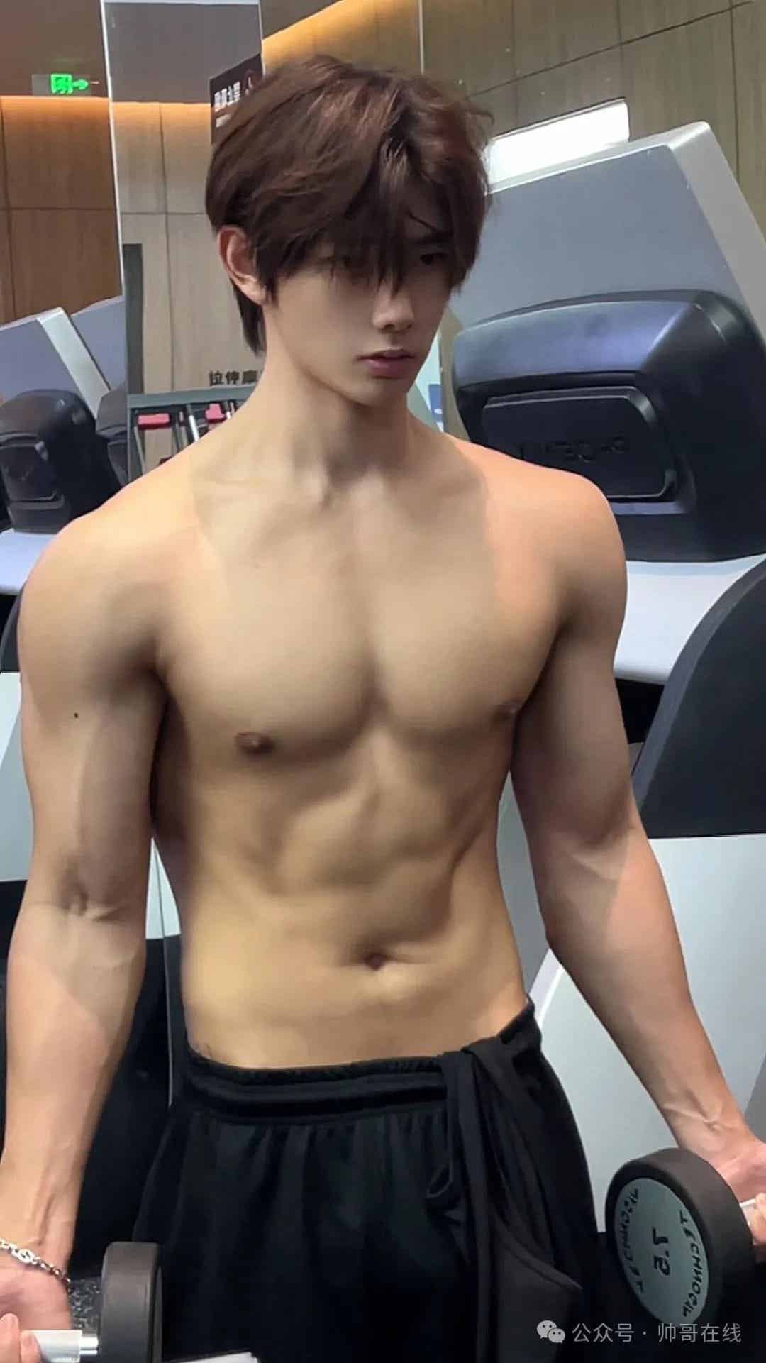 图片[6]-185CM奶狗脸薄肌小帅哥，奶fufu的太可了吧！-小蓝短视频