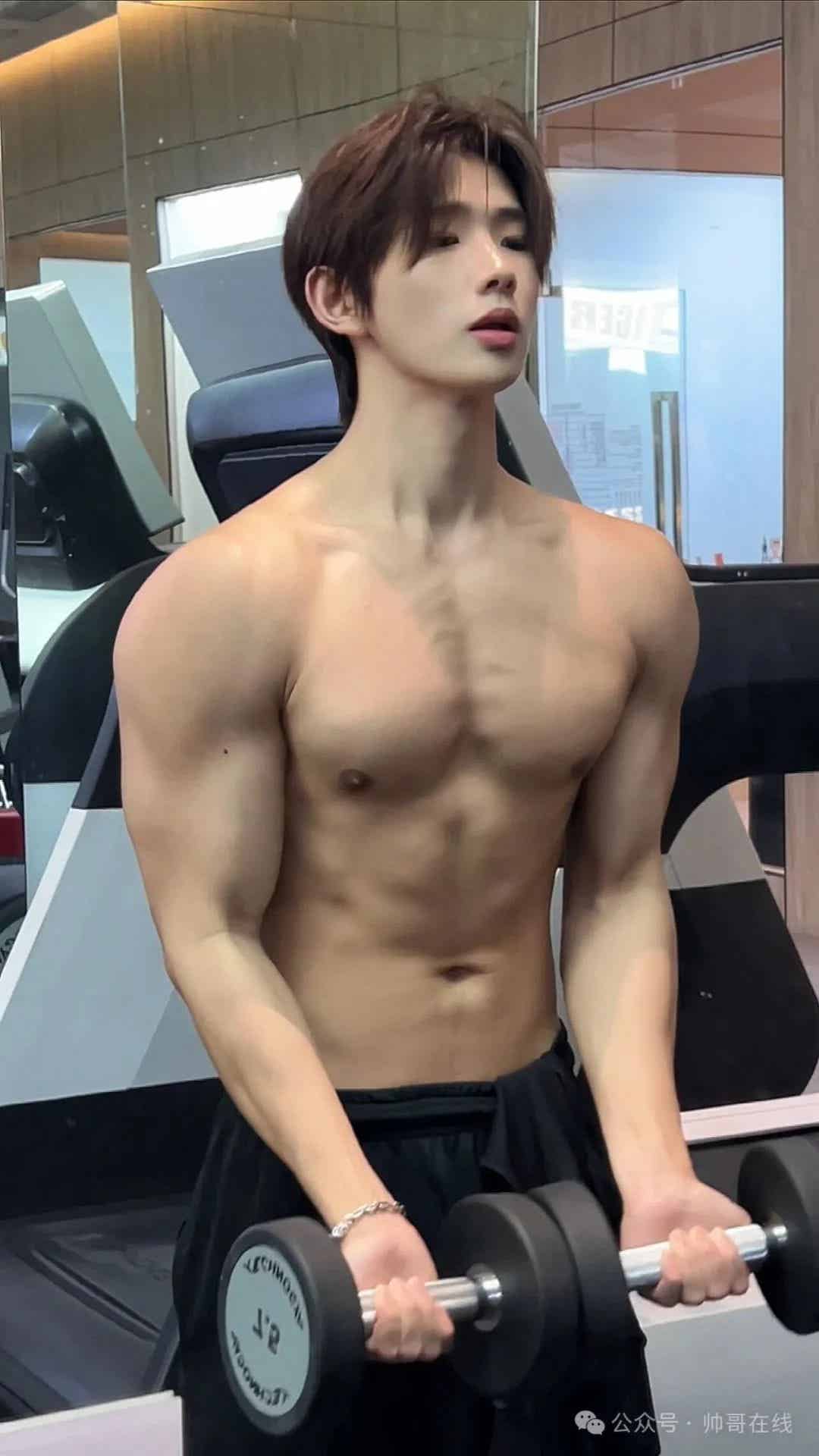 图片[7]-185CM奶狗脸薄肌小帅哥，奶fufu的太可了吧！-小蓝短视频