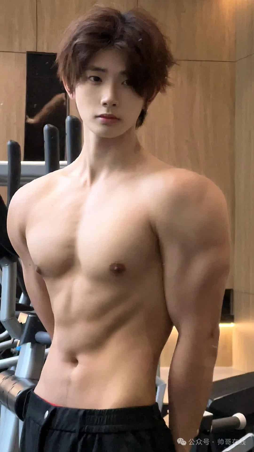 图片[8]-185CM奶狗脸薄肌小帅哥，奶fufu的太可了吧！-小蓝短视频