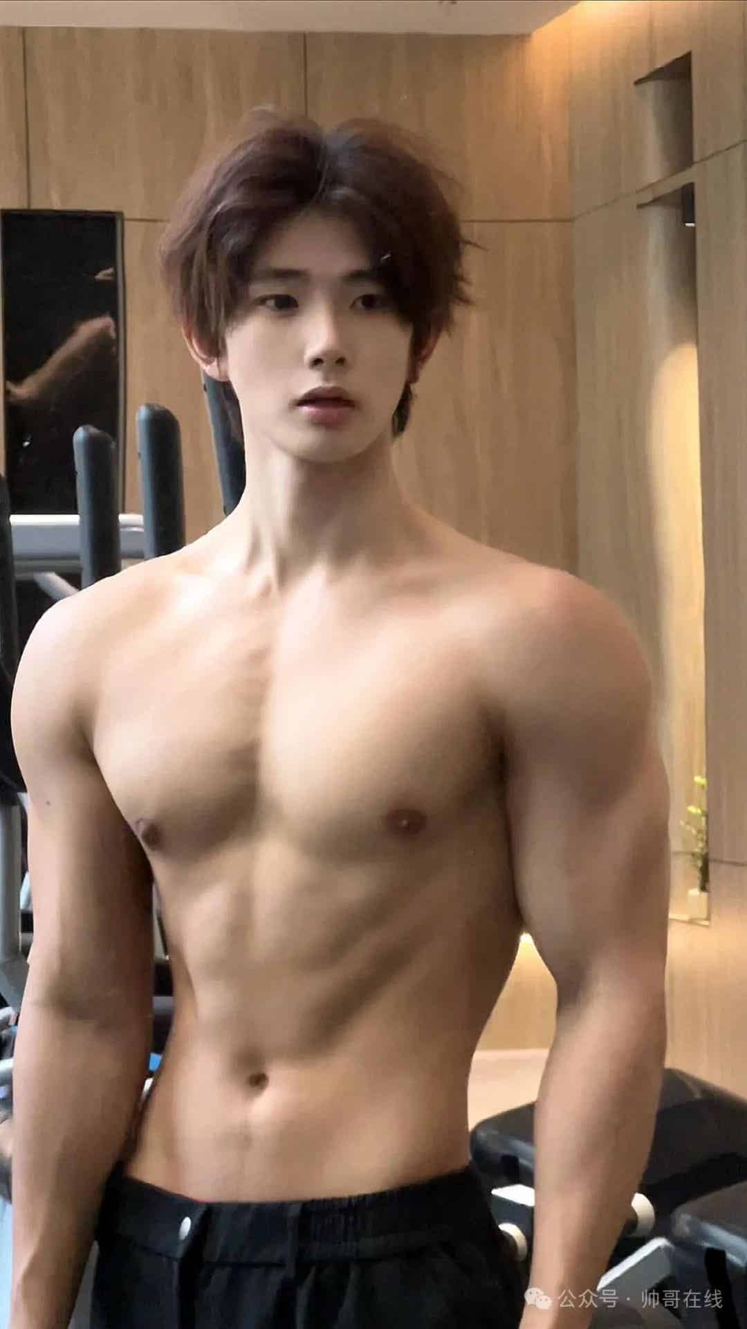 图片[9]-185CM奶狗脸薄肌小帅哥，奶fufu的太可了吧！-小蓝短视频