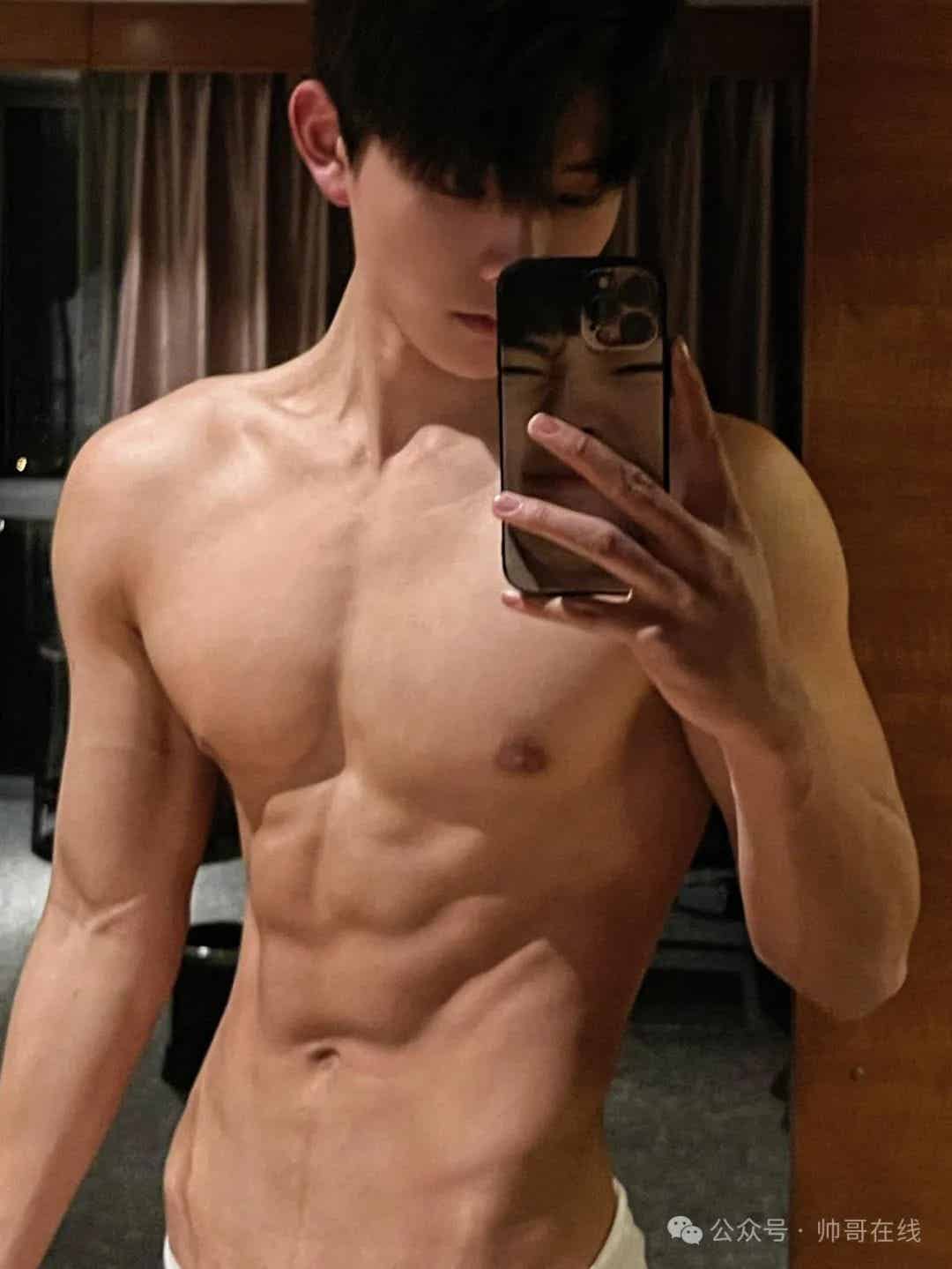 图片[10]-185CM奶狗脸薄肌小帅哥，奶fufu的太可了吧！-小蓝短视频